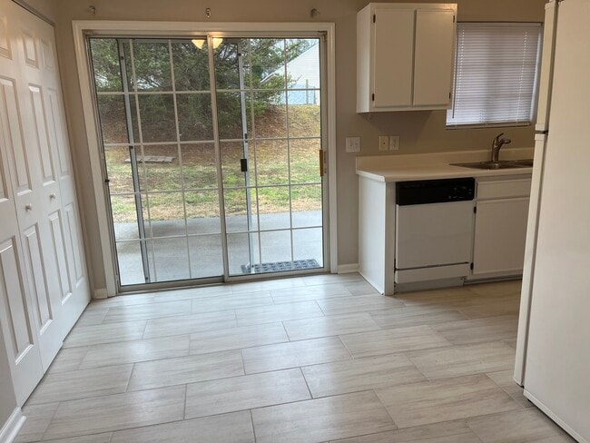 Photo - 2464 Stratford Crossing Dr