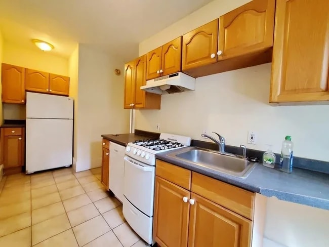 2 Oxford St Unit 2