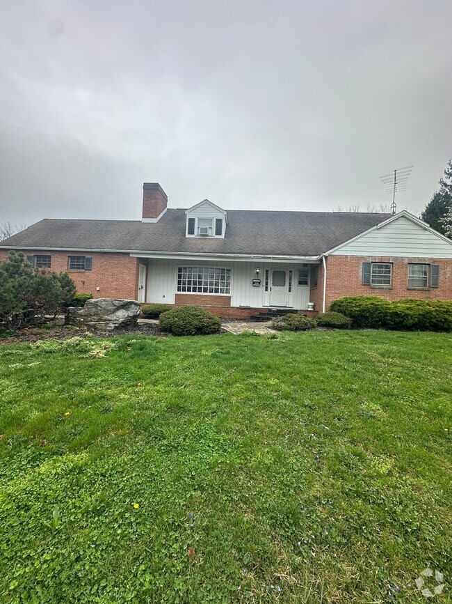 Building Photo - 307 N Fayette St Unit 307 N Fayette - 1st Floor Rental