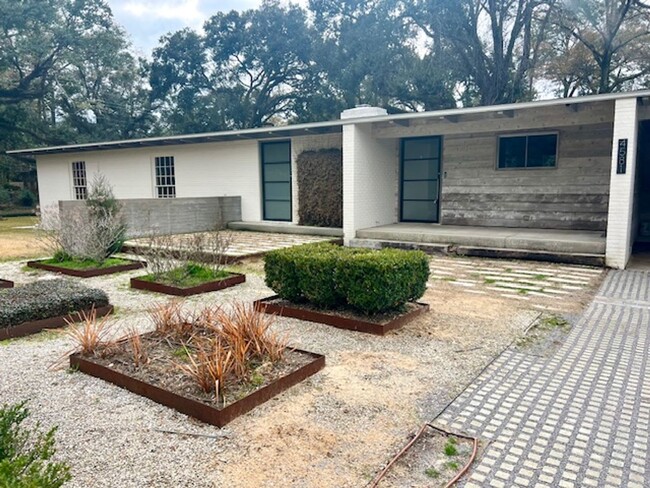 2/2 with carport - fenced backyard - 2/2 with carport - fenced backyard Casa