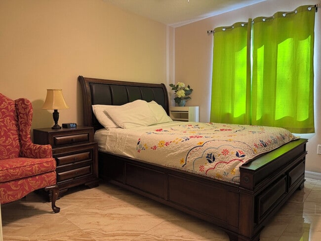 Photo - 1355 25th Ave E