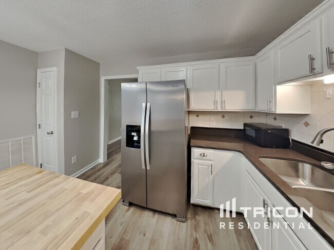 Photo - 5945 Presentation St