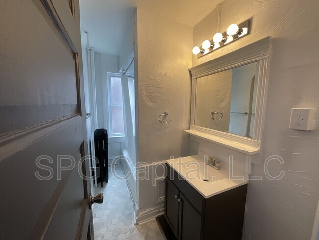 Photo - 901 W King St Unit 2