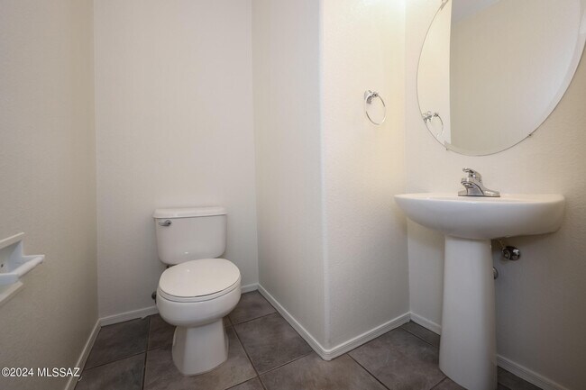 Photo - 2083 S Mcconnell Dr