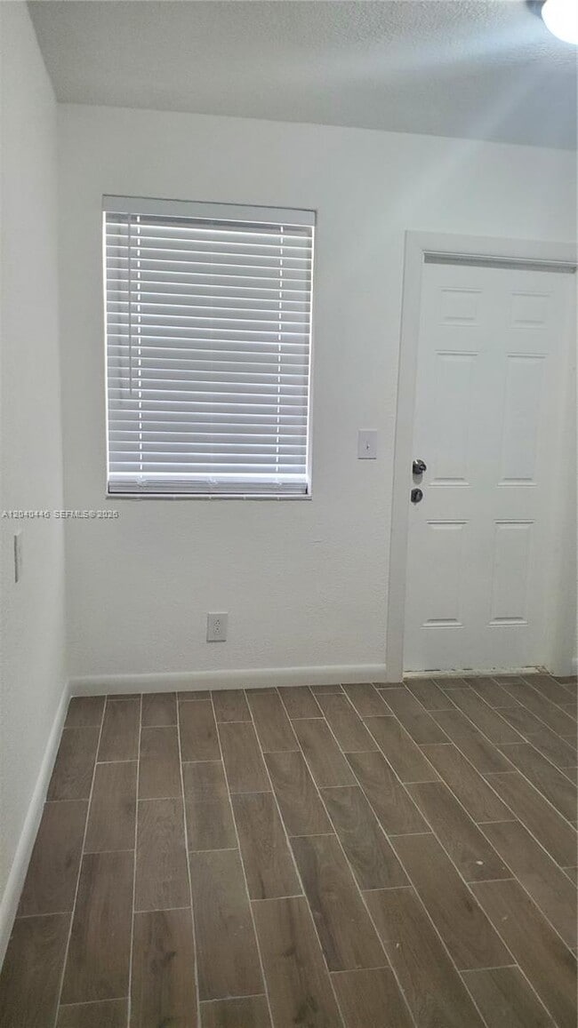 Building Photo - 905 SW 4th Terrace Unit E