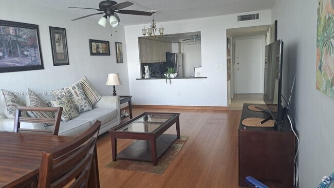 Building Photo - 1301 NE Miami Gardens Dr Unit 402W Rental