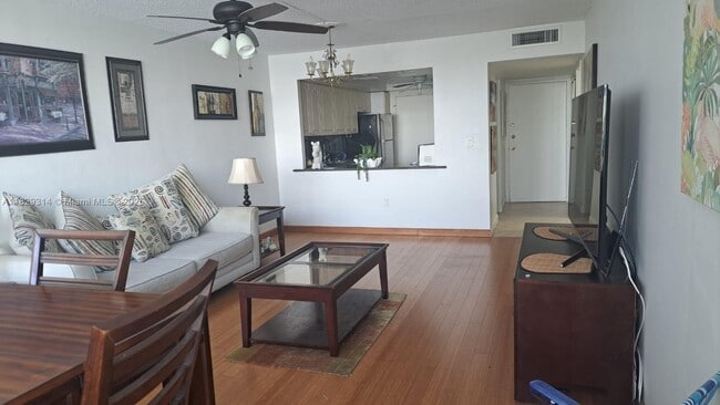 Building Photo - 1301 NE Miami Gardens Dr Unit 402W Rental