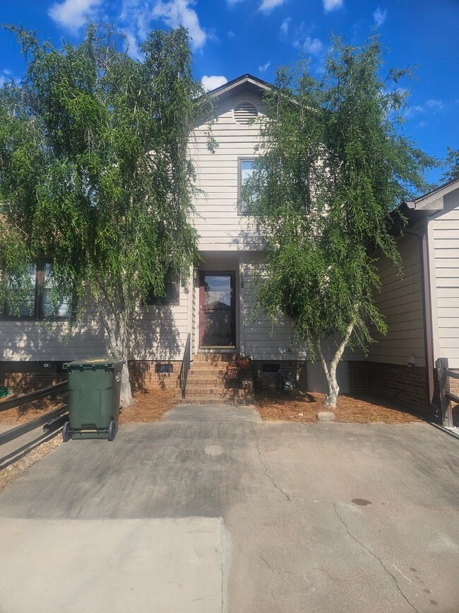 Building Photo - 103B Sunningdale Rental