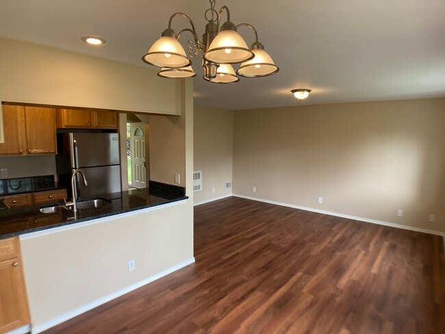Photo - 1841 C Pl SE