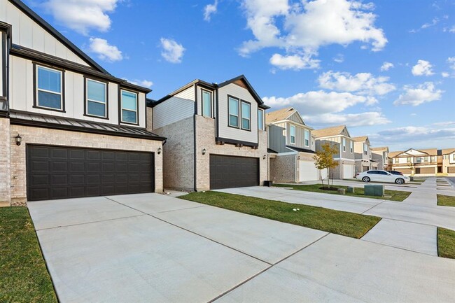 Building Photo - 2725 Woodall Dr Unit 1103