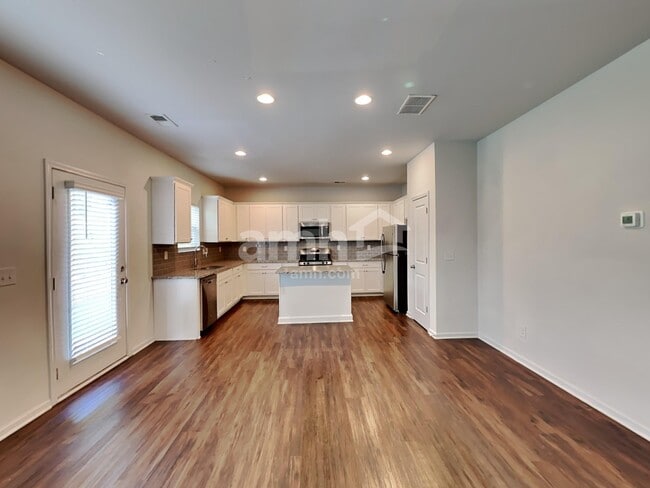 Photo - 356 Winston Cir