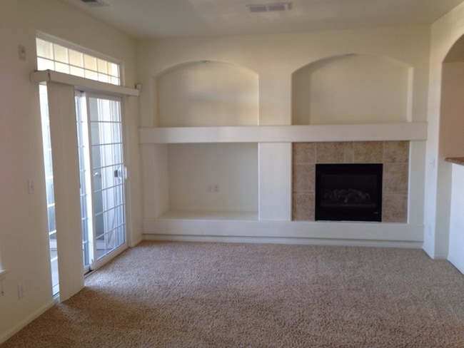 Photo - 2bed/2bath Townhome in Black Feather Castle Rock Unit 818