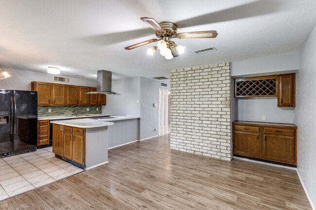 Photo - 7504 Portman Ave