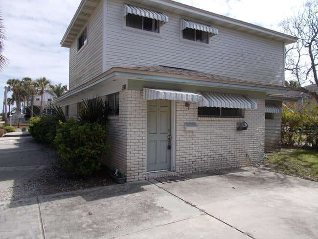Building Photo - 1500 First St Rental
