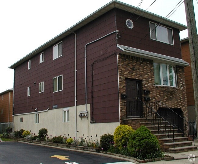 Building Photo - 635 Central Ave Unit Apt#1