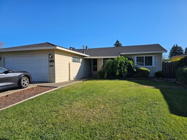 Building Photo - DELIGHTFUL 3 Bed/2 Bath Home in Fremont - ...