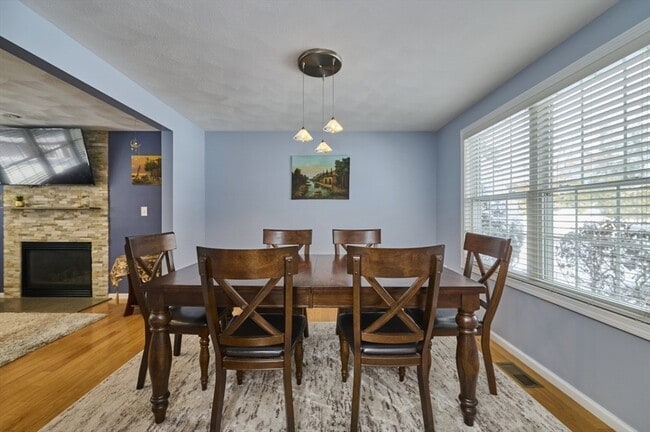 Photo - 27 Cranberry Ln