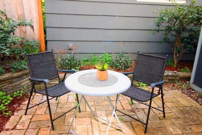 Photo - 2904 Alki Ave SW Unidad ID1051270P