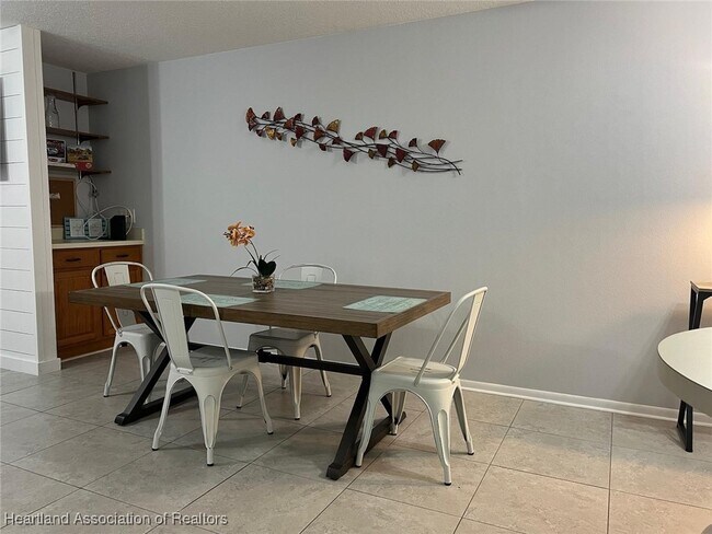 Photo - 103 Villaway