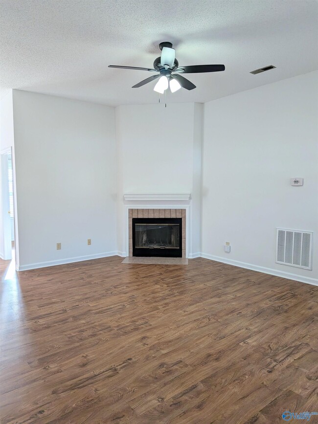 Photo - 221 Knox Creek Trail NW