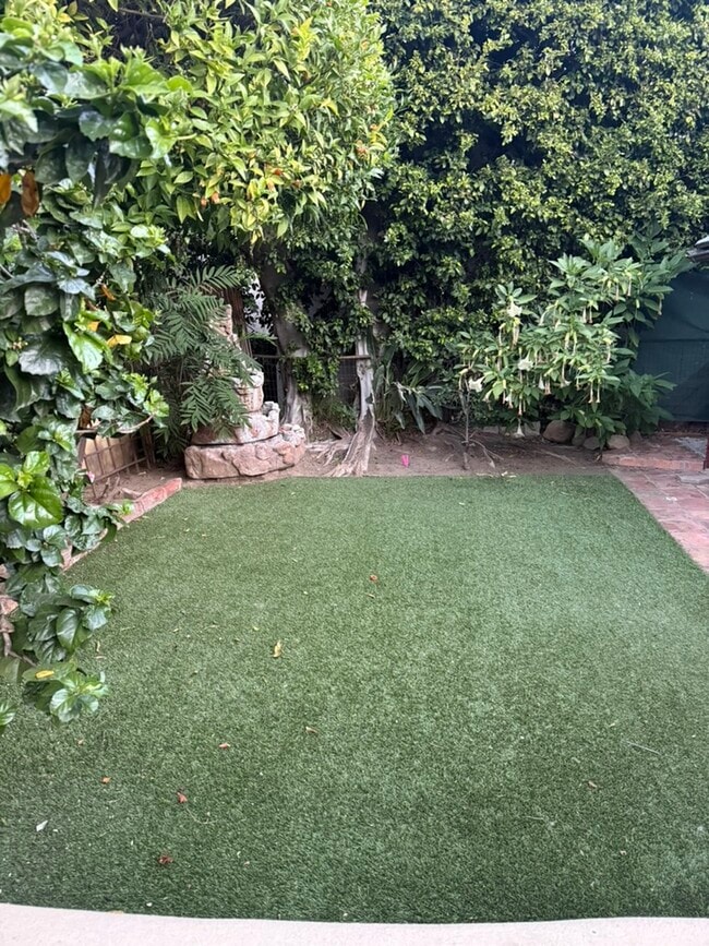 Photo - 8921 Rosewood Ave