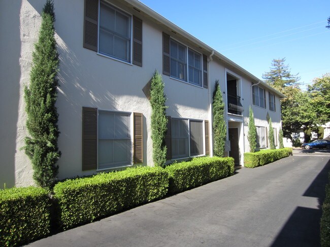 2 Blocks to University! - Villa Toscana Apartments