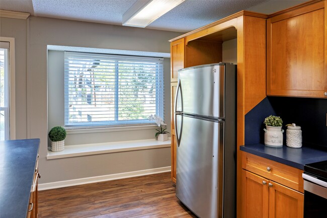 Photo - 408 Travis St