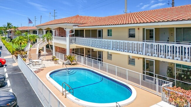 2121 NE 68th St Unit 109