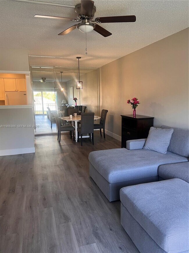 Photo - 400 N Riverside Dr Unidad 214