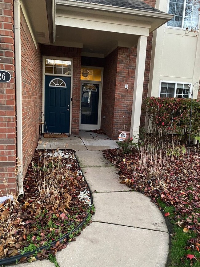 Nice Sterling Creek condo in Utica school.... - Nice Sterling Creek condo in Utica school....