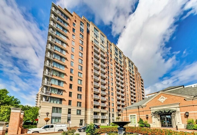 Building Photo - Luxury 2BD/2BA in The Gallery - Across fro... Rental