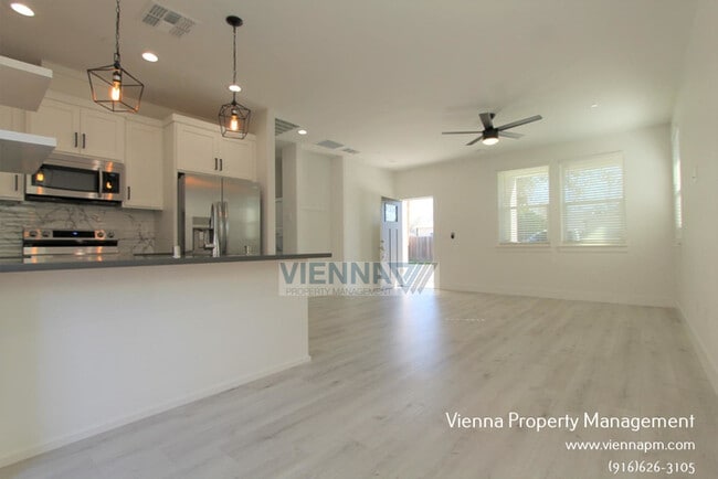 Photo - 208 Manzanita Ave