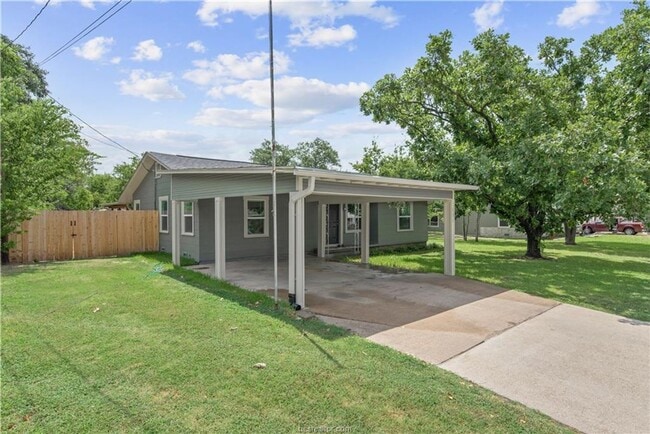 Photo - Available June 2026! Adorable 3 Bedroom Ho...