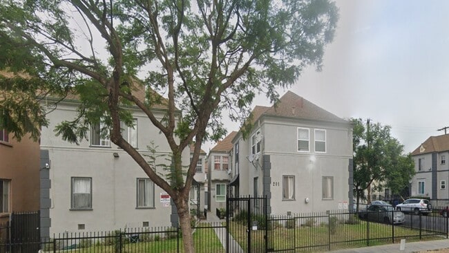 201-207 S Kenmore Ave