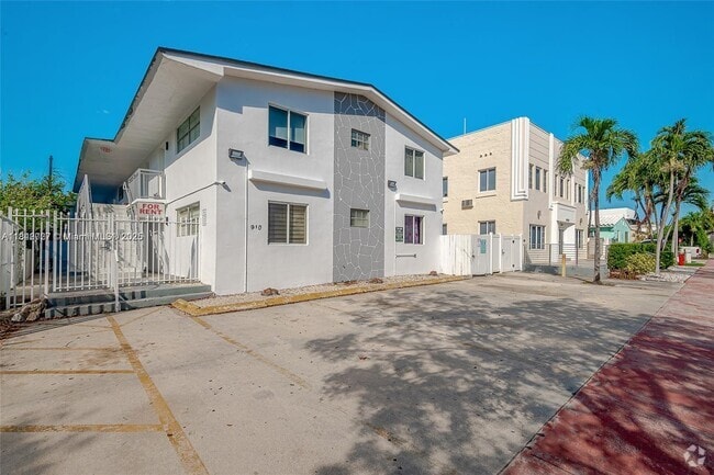 Building Photo - 6910 Bay Dr Unit 5 Rental