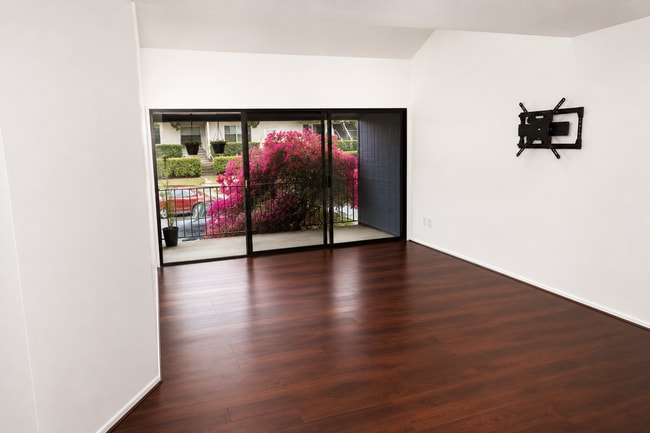 Building Photo - 3505 Angelucci St Unit 2H
