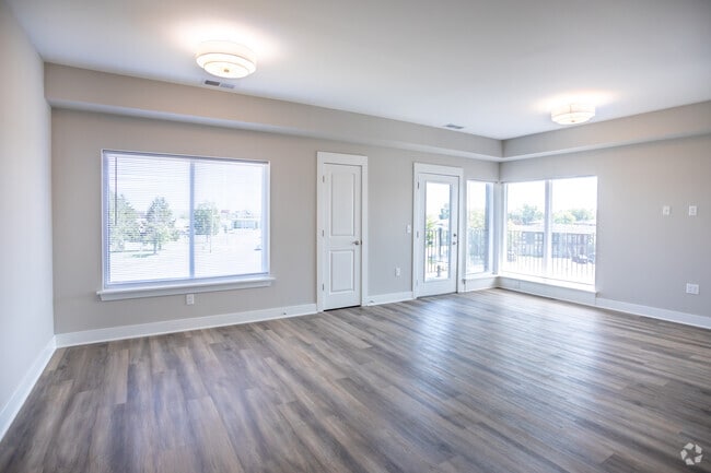 3 BR, 2 BA - 1300SF