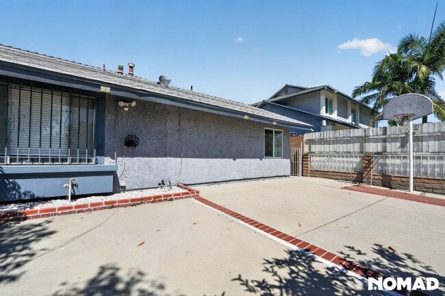 Photo - 7705 Babcock Ave