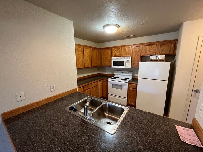 Photo - 2 Bed/1 Bath in 55+ Independent Living Com... Apartamento Unidad 285