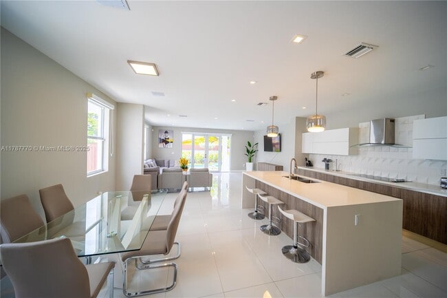 Photo - 3653 SW 26th St