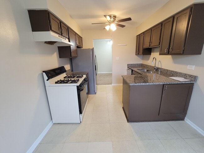 Photo - 830 Knottingham Dr Unit 1A