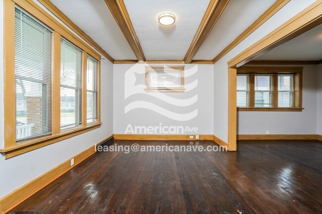 Photo - 1704 Flett Ave