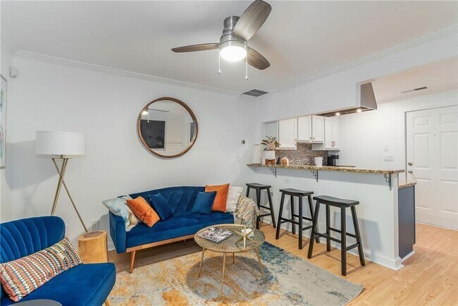 Photo - 210 Sampson St NE Unidad 3