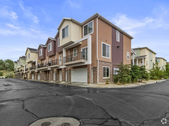 Exterior photo of townhomes - South Ridge Townhomes