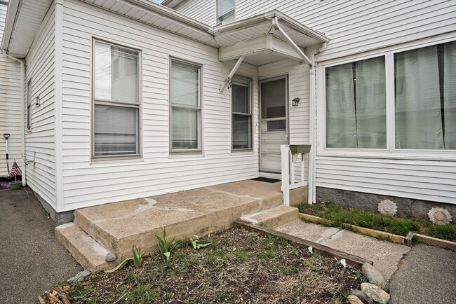 Building Photo - 100 N Franklin St Unit 2 Rental