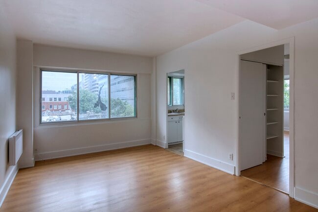 Building Photo - 3455 Rue Aylmer Unit 505
