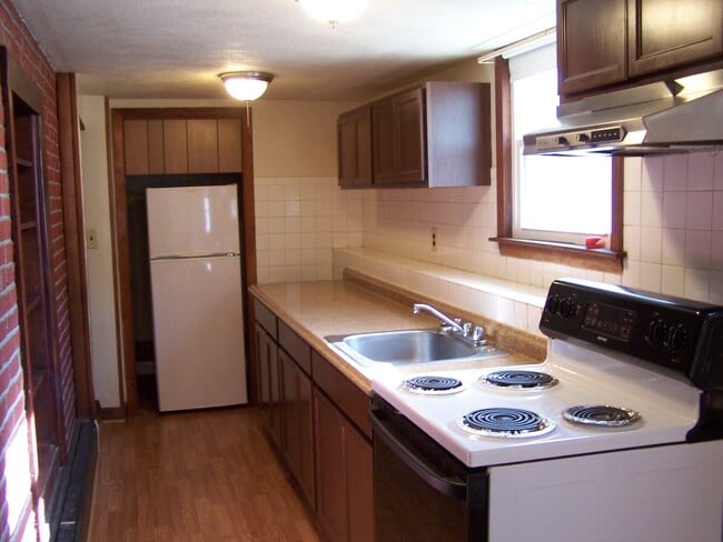 Building Photo - 32 Cherry St Unit 4