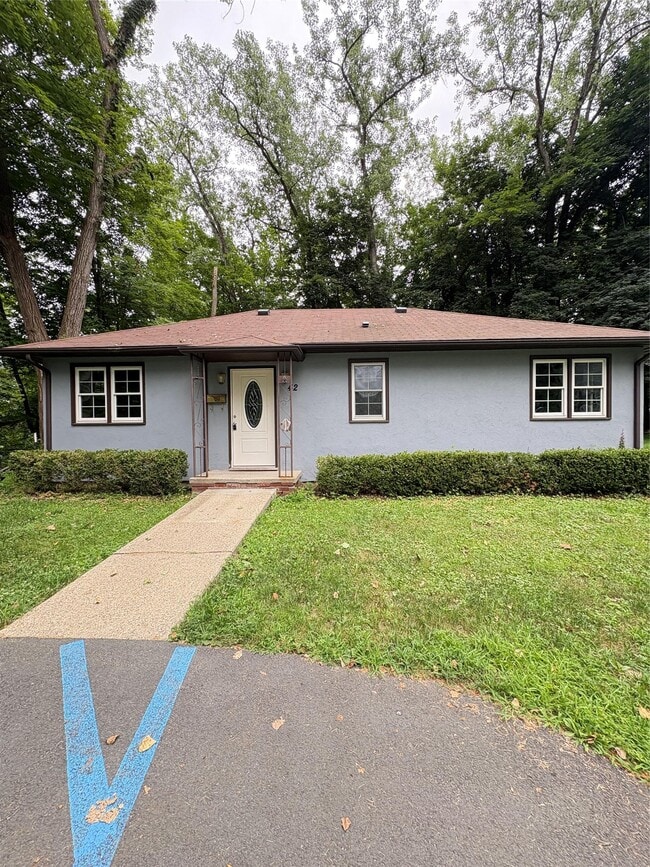 Building Photo - 42 Burlison Ave Rental