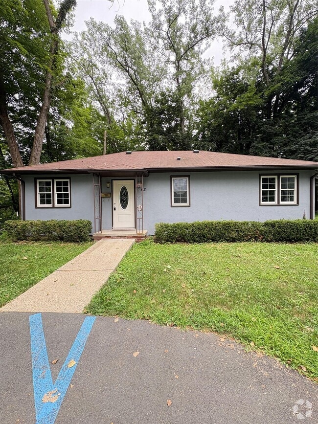 Building Photo - 42 Burlison Ave Rental