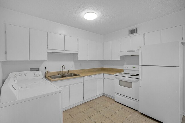 Photo - Rebecca Manor